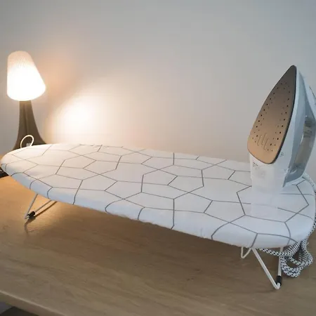 Super 6 New Quiet Close To Thé Center Apartamento