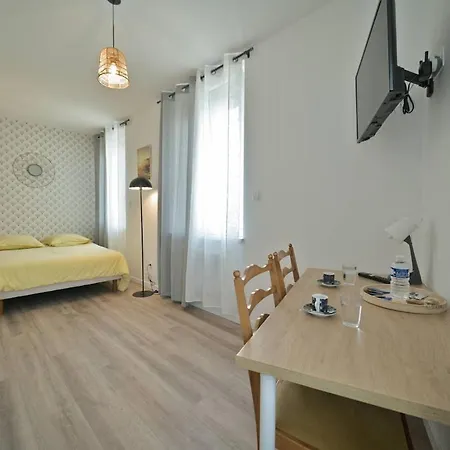 Super 6 New Quiet Close To The Center