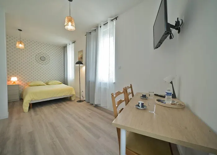 Super 6 New Quiet Close To The Center