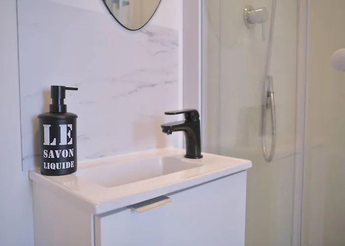 Super 6 New Quiet Close To The Center Appartement